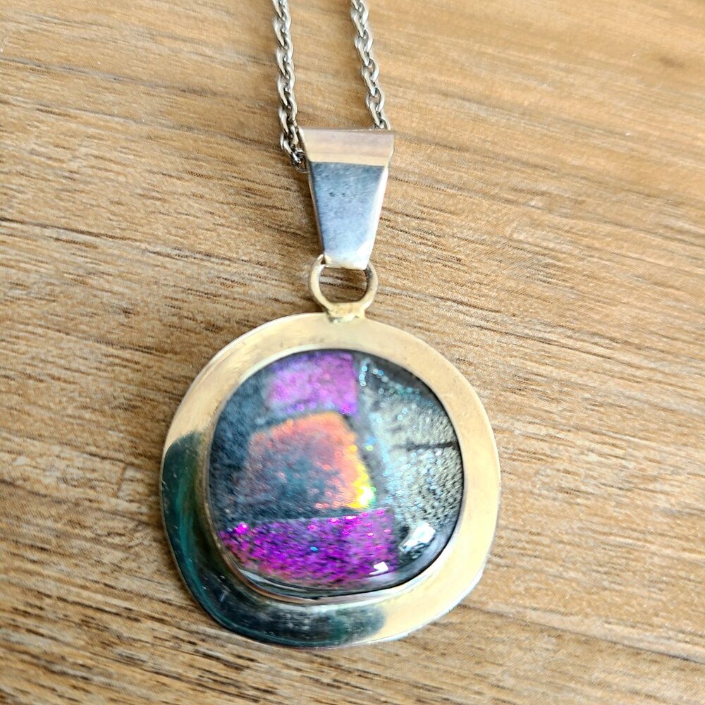 Silver pendant with multicolored dichroic glass. - Picture 2 of 5